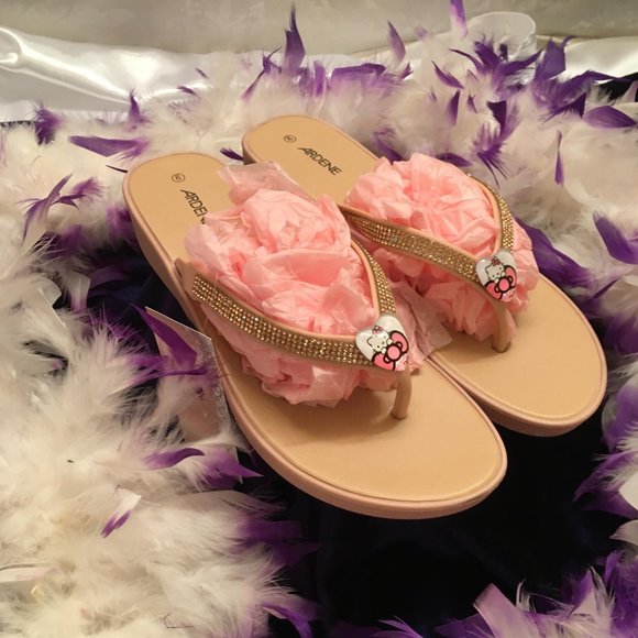 ADORABLE glass puff heart flip flops with added hello kitty details💖 - Picture 2 of 9